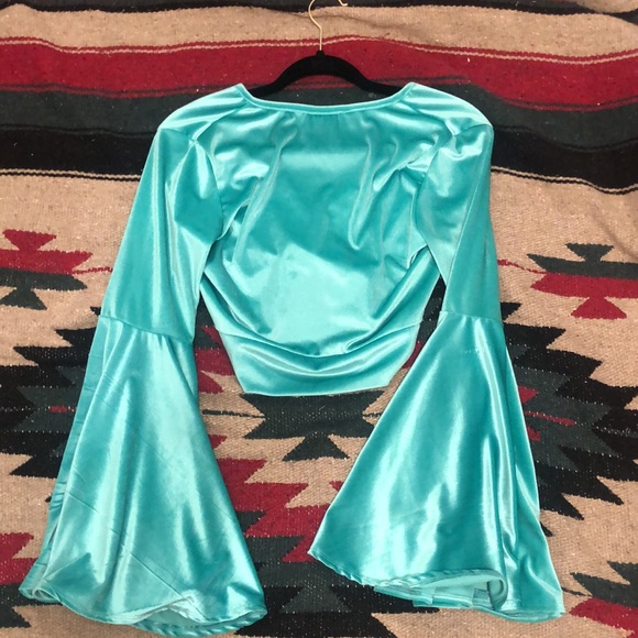 Turquoise bell sleeve crop top - Picture 6 of 10